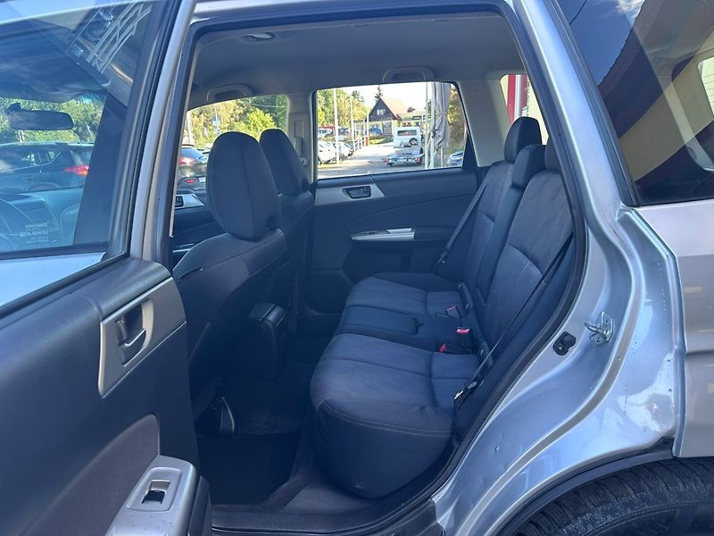 Subaru Forester (2008) 2.0 4x4/Tažné/110kW/Výhřev - fotka 11 z 22