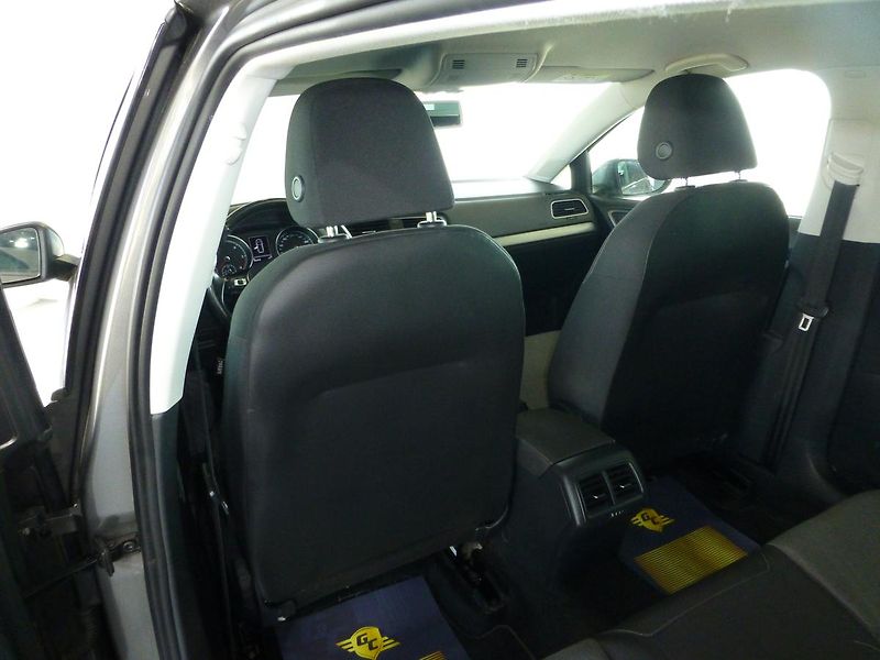 Volkswagen Golf (2014) 1,6TDI*NAVI*DIGI**ALU**PARK.S - fotka 16 z 24