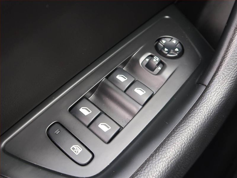 Peugeot 508 (2020) 2.0 BlueHDi, Automat, Navi - fotka 17 z 18