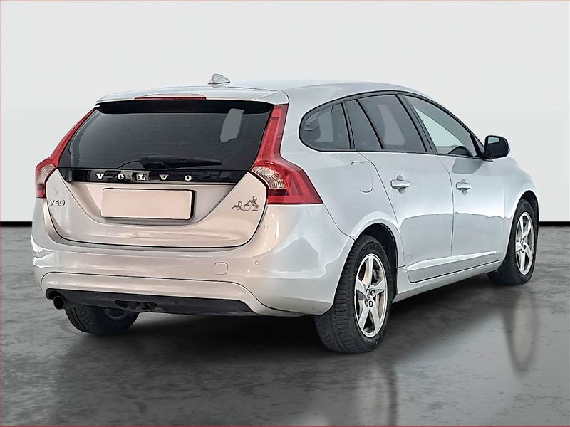 Volvo V60 (2017) D3 2.0, Navi, Tempomat - fotka 5 z 18