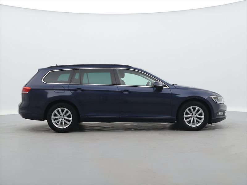 Volkswagen Passat 2.0 TDI 110kW Comfortline - fotka 7 z 29