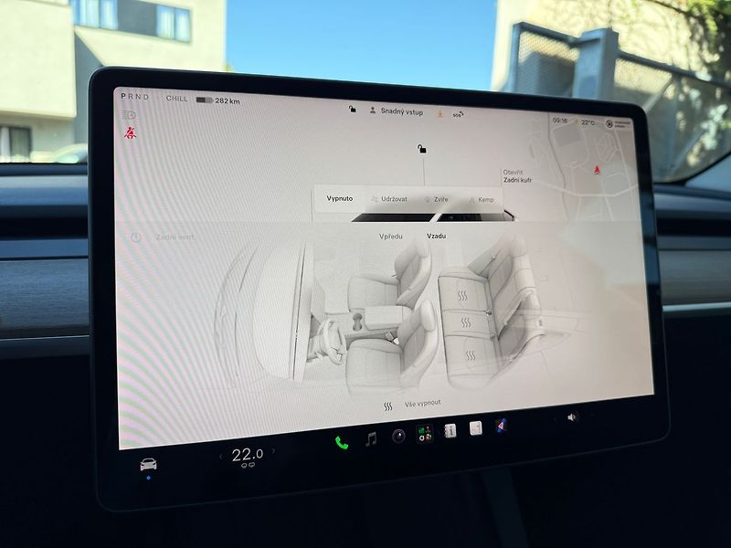 Tesla Model Y Long Range AWD - fotka 16 z 38