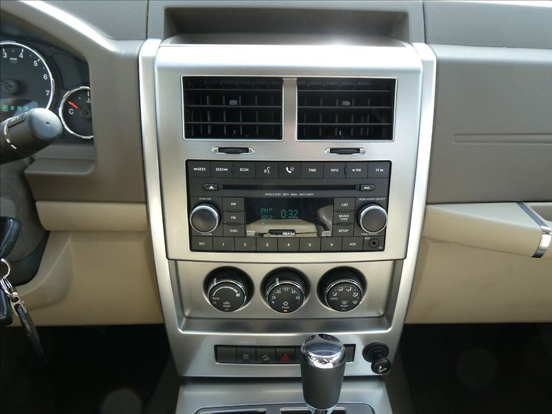 Jeep Cherokee 3,7 L 151kW 4x4, automat - fotka 23 z 37