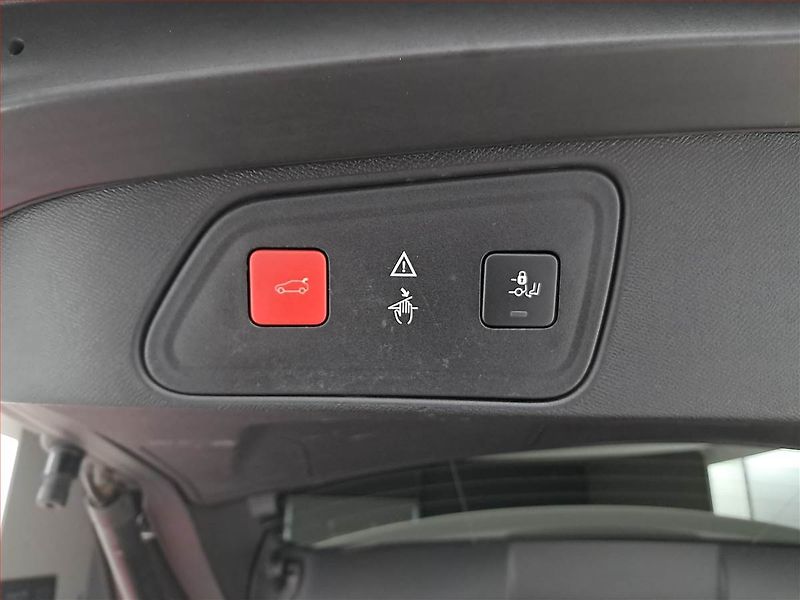 Peugeot 3008 (2017) 1.6 BlueHDi, Automat - fotka 16 z 20