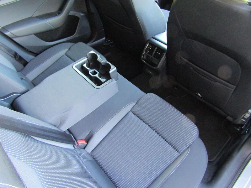 Škoda Octavia IV FL Combi Selection 1.5 TSI - fotka 25 z 30