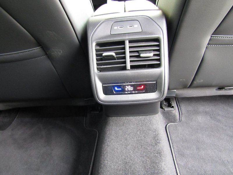 Volkswagen Passat Variant (2024) 2.0 TDI 110kW DSG R-Line - fotka 30 z 47