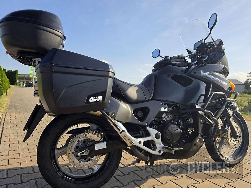 Honda XL 1000 V Varadero (2004) - fotka 7 z 17