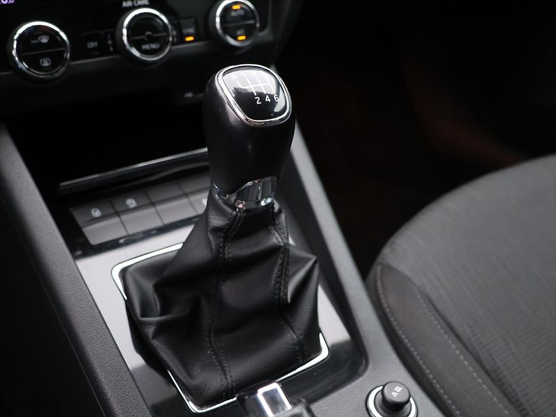 Škoda Octavia 2,0 TDI 110kW Style CZ - fotka 22 z 31