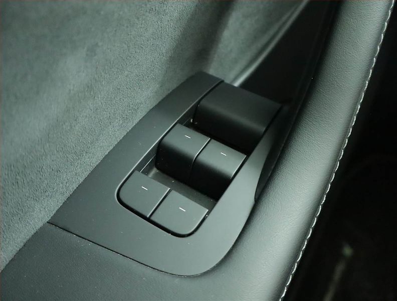 Tesla Model Y (2022) Long Range AWD 79kWh, SoH 91% - fotka 18 z 31