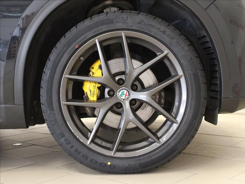 Alfa Romeo Stelvio 2,0 TBi 280k Q4 Kůže Led - fotka 33 z 33