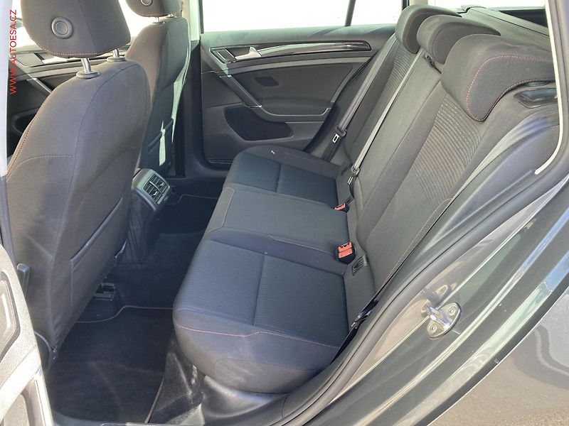 Volkswagen Golf (2018) 1.0 TSi, Sound, navi - fotka 10 z 18