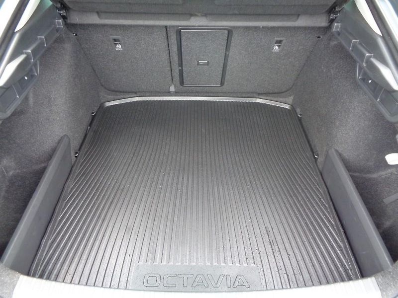 Škoda Octavia 1.5 TSI e-TEC DSG TOP SELECTIO - fotka 23 z 29
