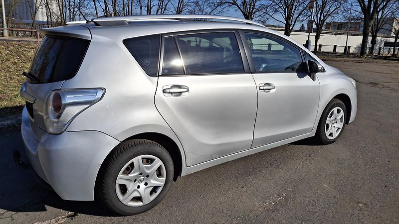 Toyota Verso 1.6 97 kw  Rezervace - fotka 3 z 27