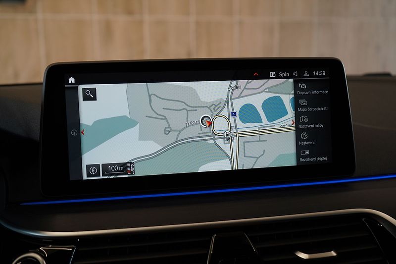 BMW Řada 5 M550i xDrive, Nezávislé, Laser - fotka 37 z 50