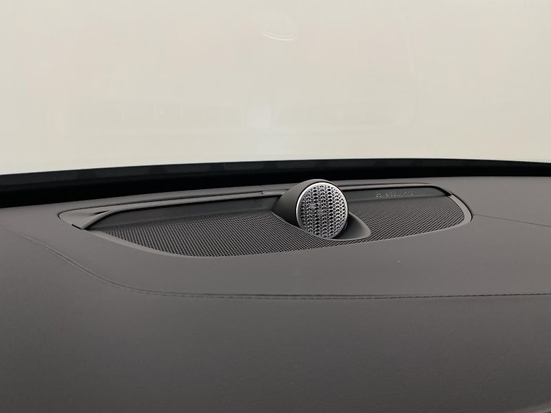 Volvo XC90 (2026) T8 AWD Plug-in DARK PLUS 7m - fotka 38 z 75