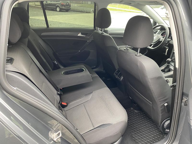 Volkswagen Golf 1.4 TSI 92kW-1xMAJ.-LED- ACC - fotka 37 z 44