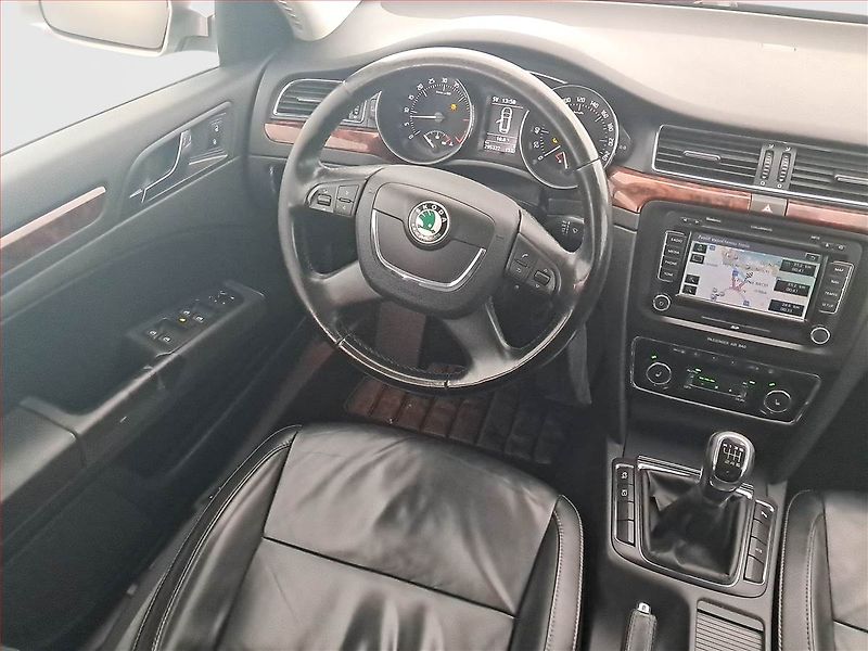 Škoda Superb (2010) 2.0 TDI, Navi, Tempomat - fotka 7 z 17