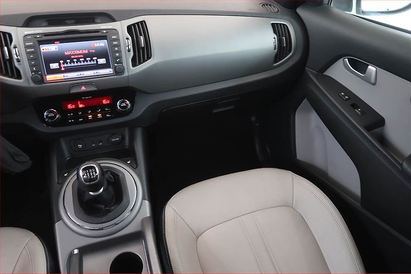 Kia Sportage (2015) 1.6 GDI, Navi, Tempomat - fotka 8 z 12
