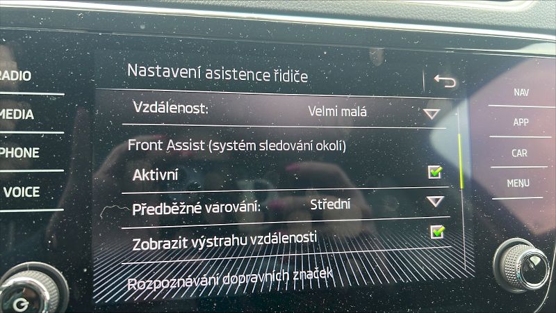 Škoda Superb (2018) 4X4GRT STY TD 140/2.0 A7F - fotka 24 z 30