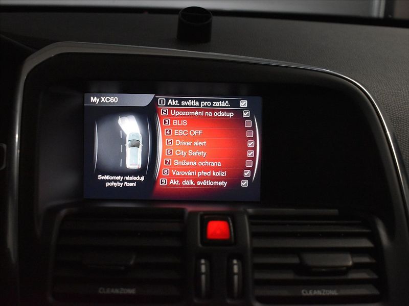 Volvo XC60 2,4 D4 AWD SUMMUM Bezklíč,BLIS - fotka 19 z 23
