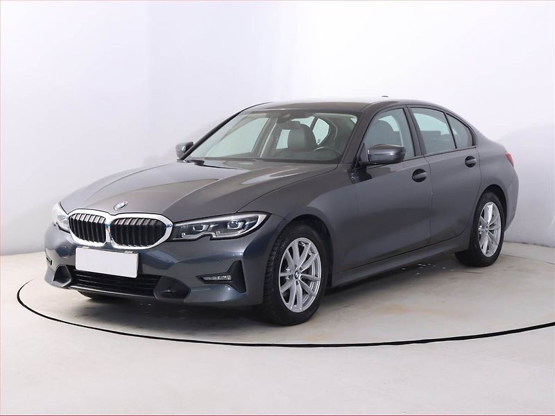 BMW Řada 3 (2019) 320 d xDrive - fotka 2 z 21