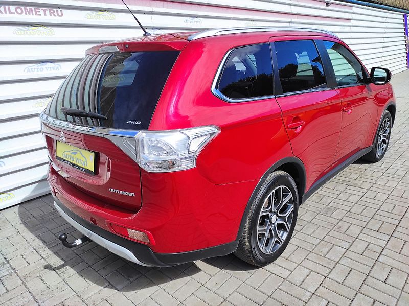 Mitsubishi Outlander 2.2D 110kW 6 st. MAN 4X4 7Míst - fotka 6 z 44
