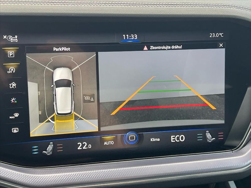Volkswagen Touareg 3,0 TDi V6 210 kW 8AT 4x4 R-LI - fotka 17 z 31