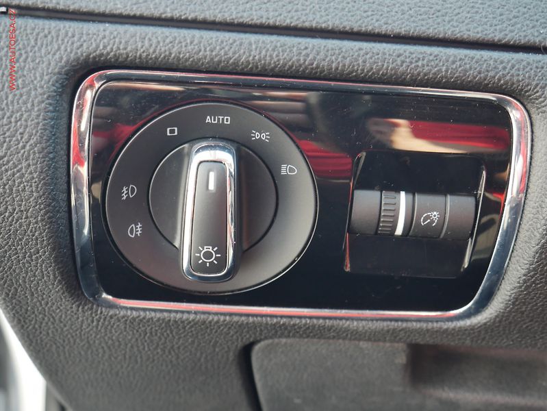 Škoda Superb (2014) 2.0 TDi, ČR, Elegance, DSG - fotka 14 z 20