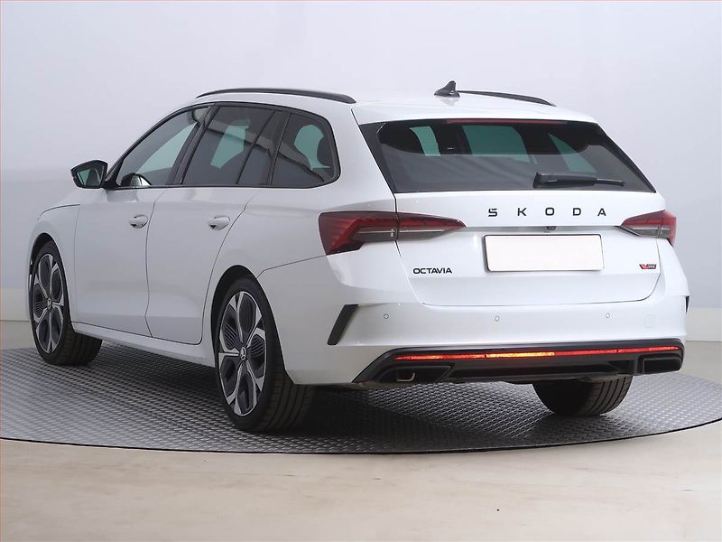 Škoda Octavia (2025) RS 2.0 TSI, RS, Navigace - fotka 4 z 23