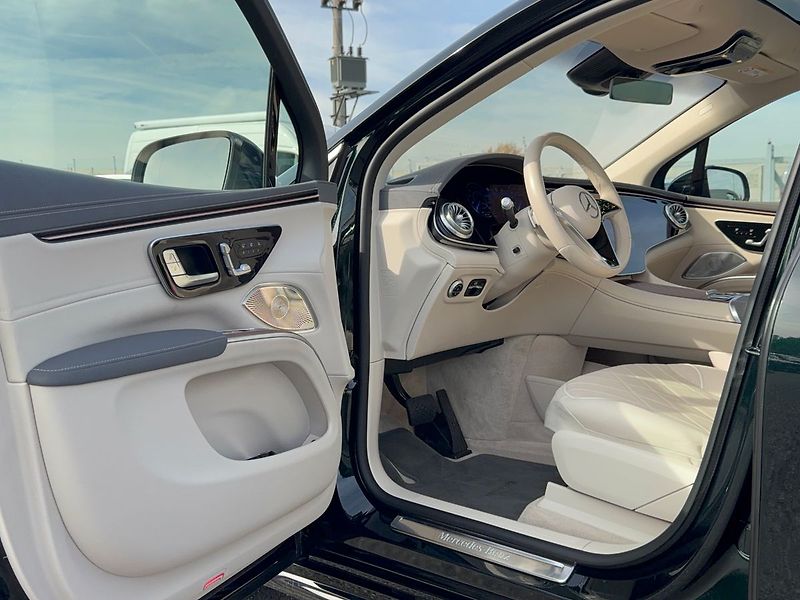 Mercedes-Benz EQS 500 4MATIC SUV AMG - fotka 23 z 39