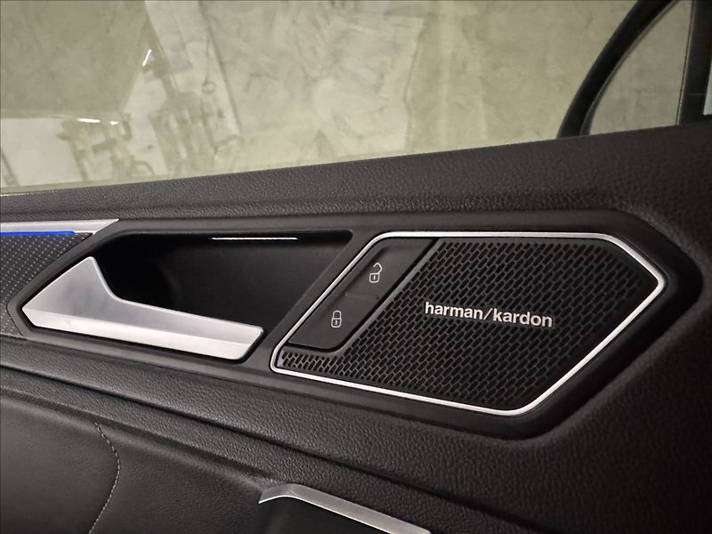 Volkswagen Tiguan 2,0 TDi  DSG R-Line IQ Light K - fotka 40 z 46