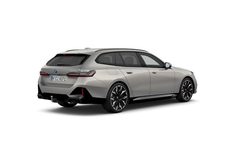 BMW Řada 5 550e xDrive Touring - fotka 2 z 4
