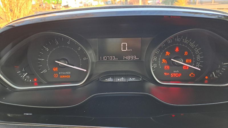 Peugeot 208 1.2 PureTech NAVI - fotka 22 z 27