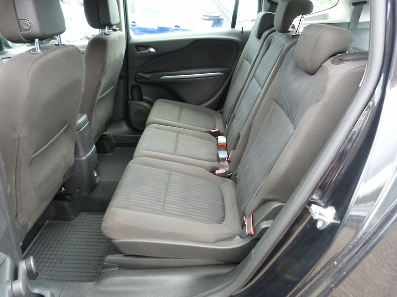 Opel Zafira 1.4 Turbo Edition - fotka 11 z 17