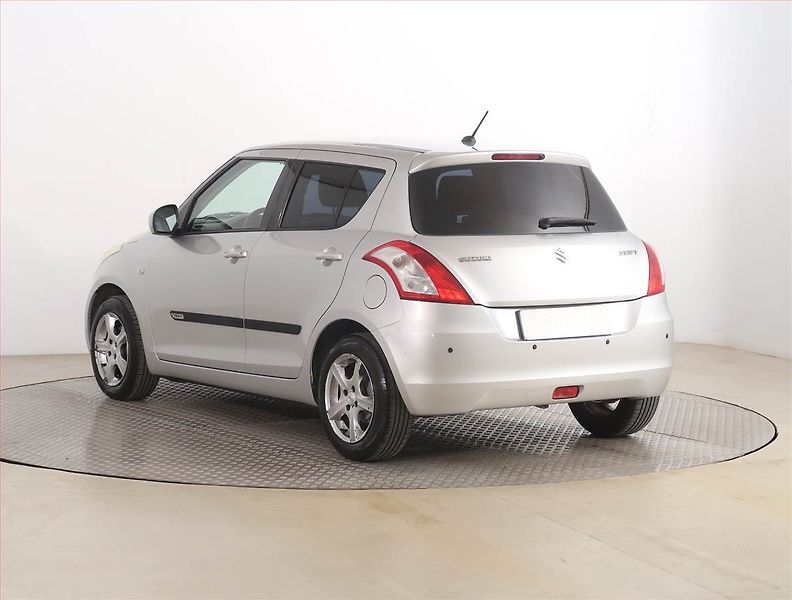 Suzuki Swift (2012) 1.2, Serv.kniha, Park. senzory - fotka 4 z 17