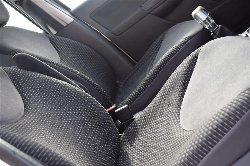 Citroën C3 1,4 i 54KW ALU NÍZKÝ NÁJEZD KM - fotka 32 z 35