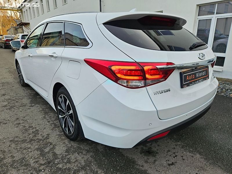 Hyundai i40 100kW VÝHŘEV KAMER DPH - fotka 5 z 44