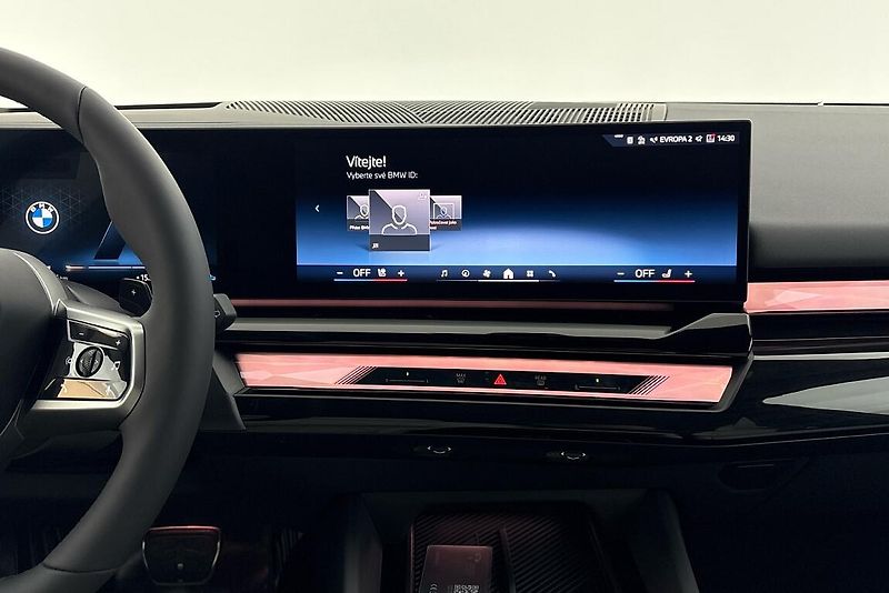 BMW Řada 5 540d xDrive Touring - fotka 9 z 16
