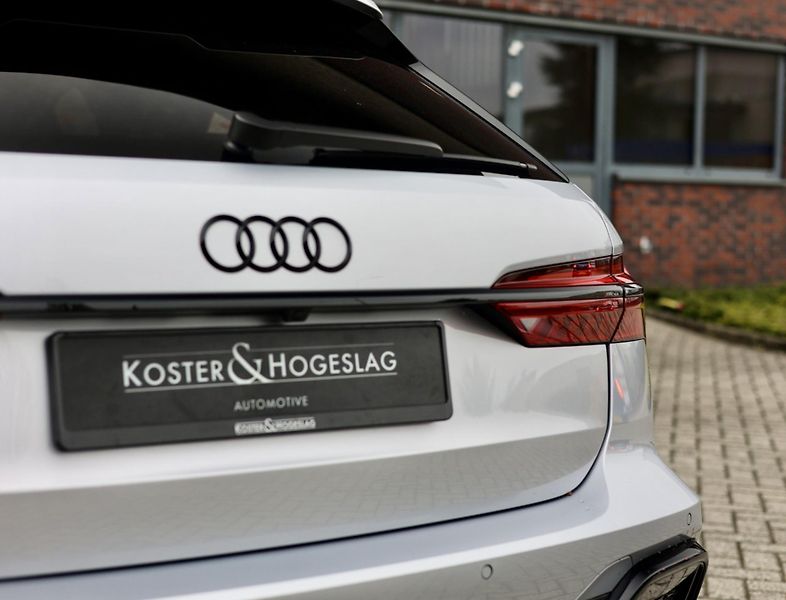Audi RS 6 (2023) 4.0 TFSI V8 quattro Exclusive - fotka 11 z 49