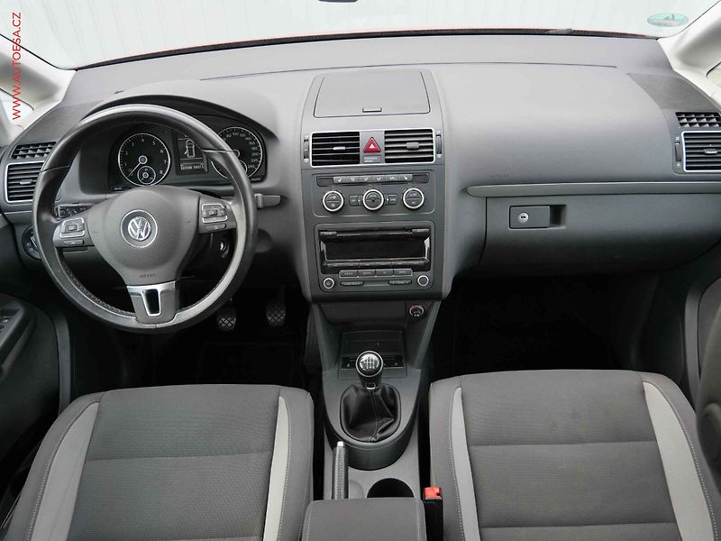 Volkswagen Touran (2014) 1.2 TSi, Life, panor, +kola - fotka 8 z 18