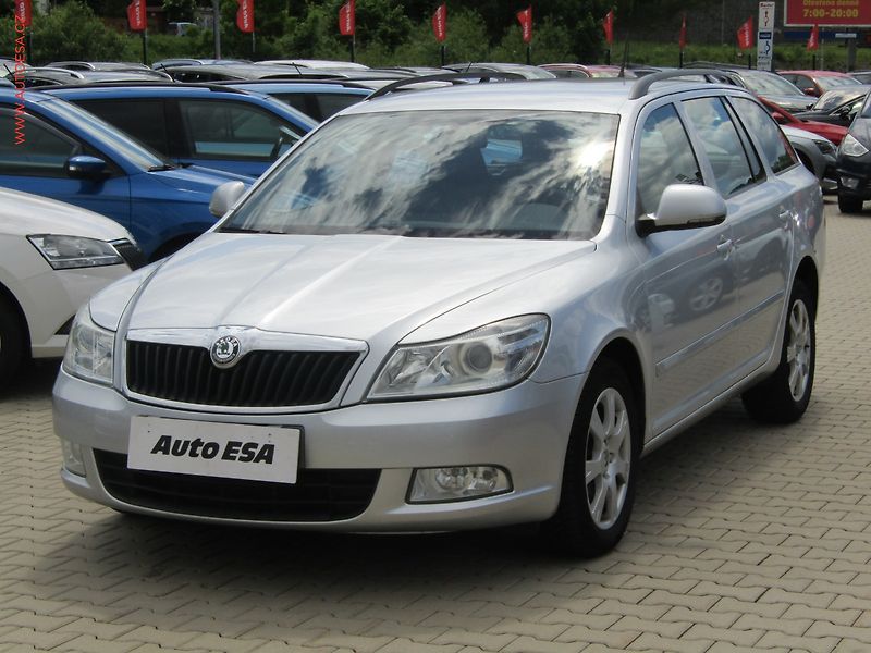 Škoda Octavia (2012) 1.6TDi, ČR, AC, výhřev sed - fotka 3 z 15