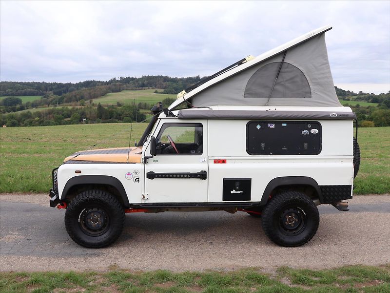 Land Rover Defender 2,5 110 Hard Top - fotka 12 z 40
