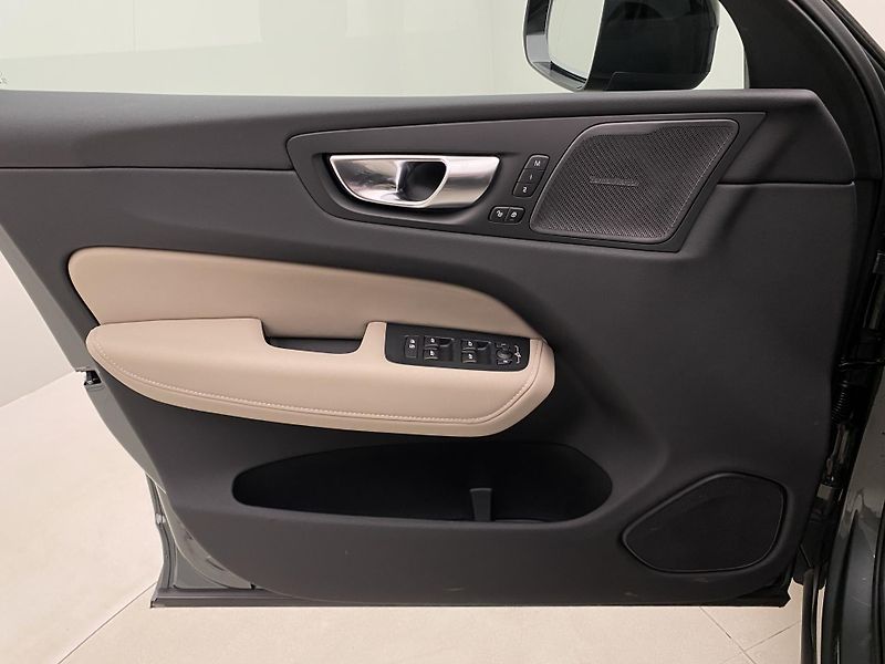 Volvo XC60 T8 AWD RECHARGE PLUS DARK CZ - fotka 7 z 66