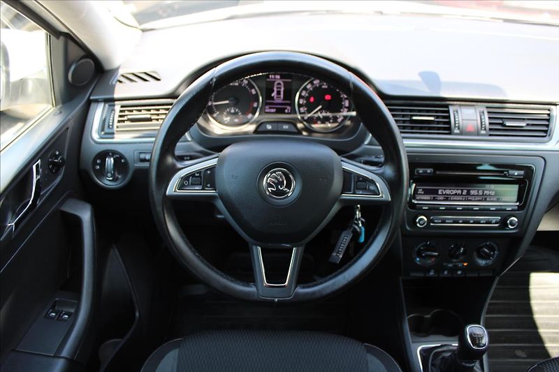 Škoda Rapid 1,2 TSI  NOVÉ V ČR,60TKM - fotka 10 z 21