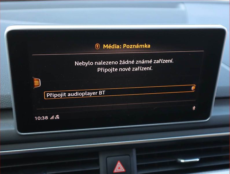 Audi A4 (2018) S-Line 2.0 TDI, Automat, Navi - fotka 21 z 22