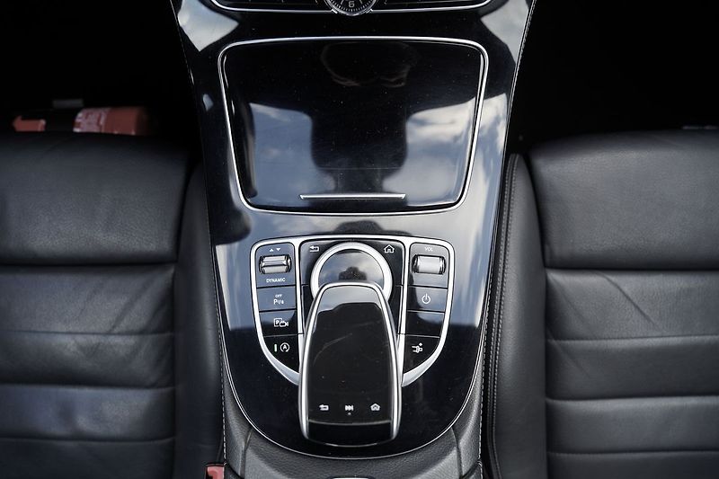 Mercedes-Benz Třídy E E 400 AMG 4Matic+,Burmester - fotka 30 z 43