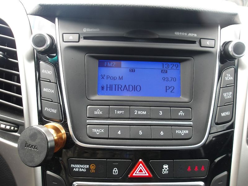 Hyundai i30 1,6CRDi  Automat!! 2 x kola! - fotka 22 z 34