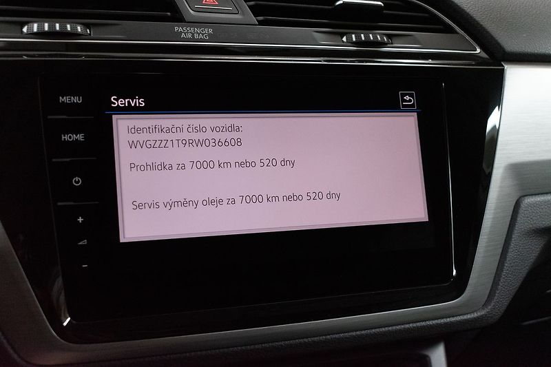 Volkswagen Touran 1.5 TSI TAŽNÉ*7.MÍST*DPH*ČR 1M - fotka 35 z 46