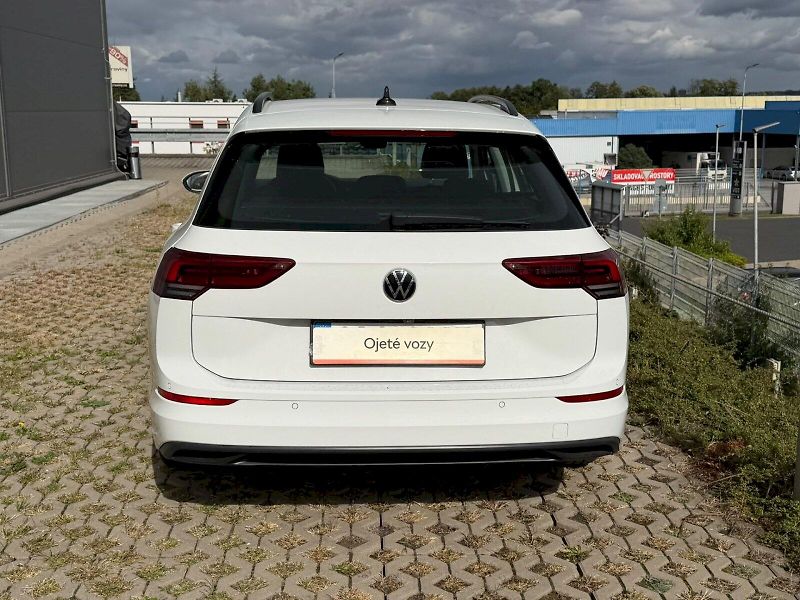 Volkswagen Golf (2022) Variant 1,5TSI 96KW LIFE KAMER - fotka 22 z 26