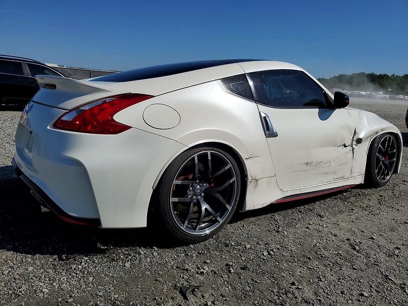Nissan 370 Z (2014) BASE - fotka 4 z 11